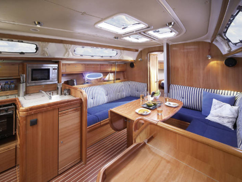 Bavaria 38 Cruiser — photo 5