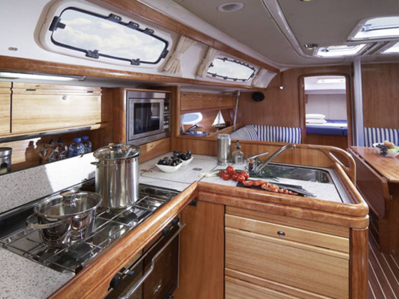 Bavaria 38 Cruiser — photo 13
