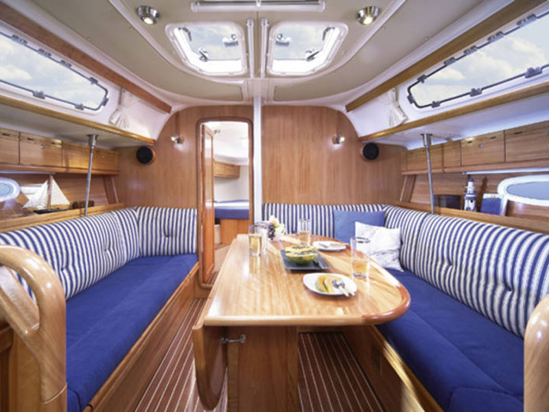 Bavaria 38 Cruiser — photo 12