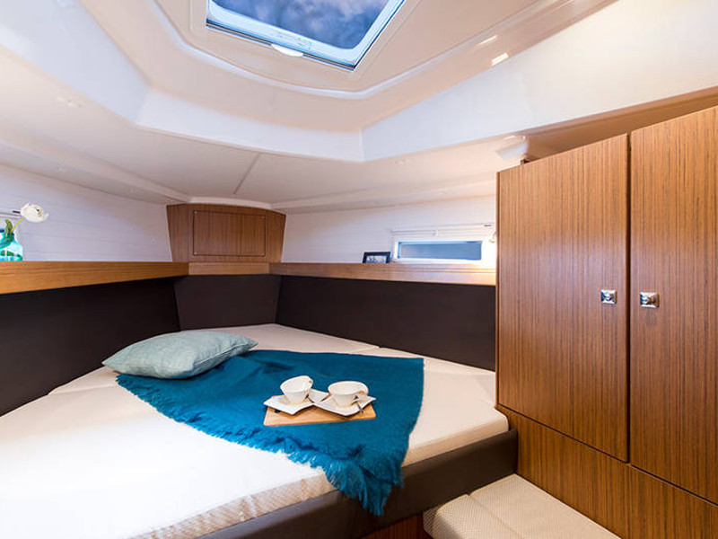 Bavaria Cruiser 37 — photo 11