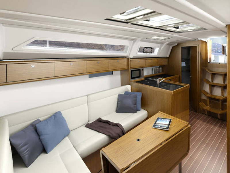 Bavaria Cruiser 37 — photo 8