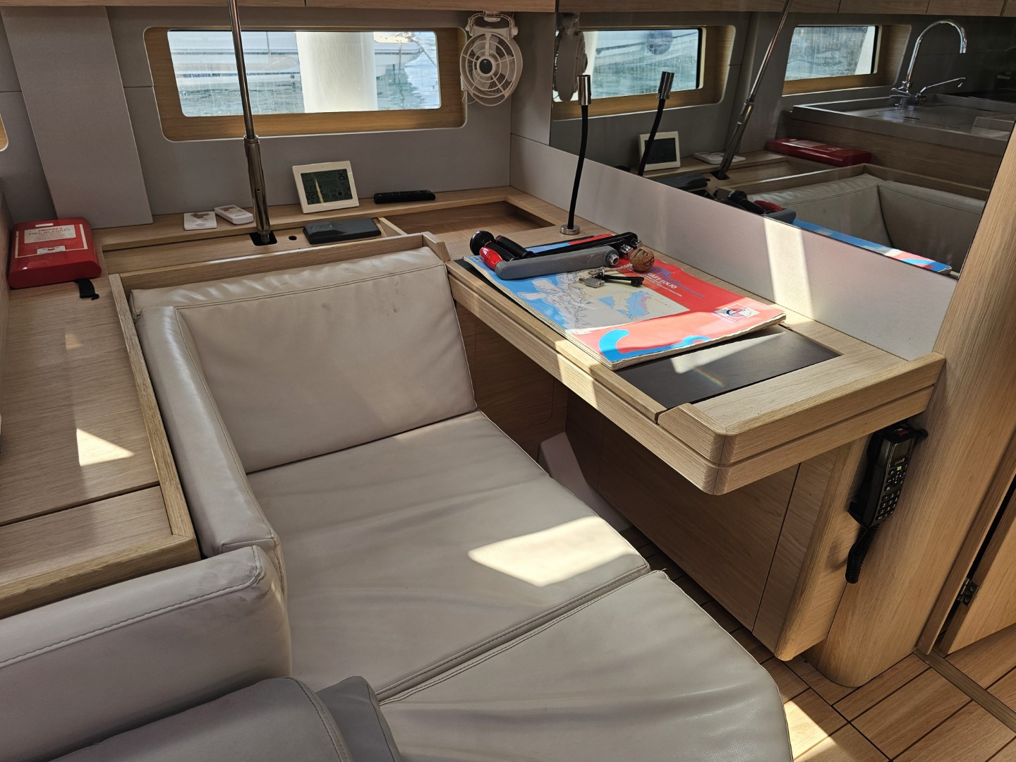 Oceanis 51.1 — photo 11