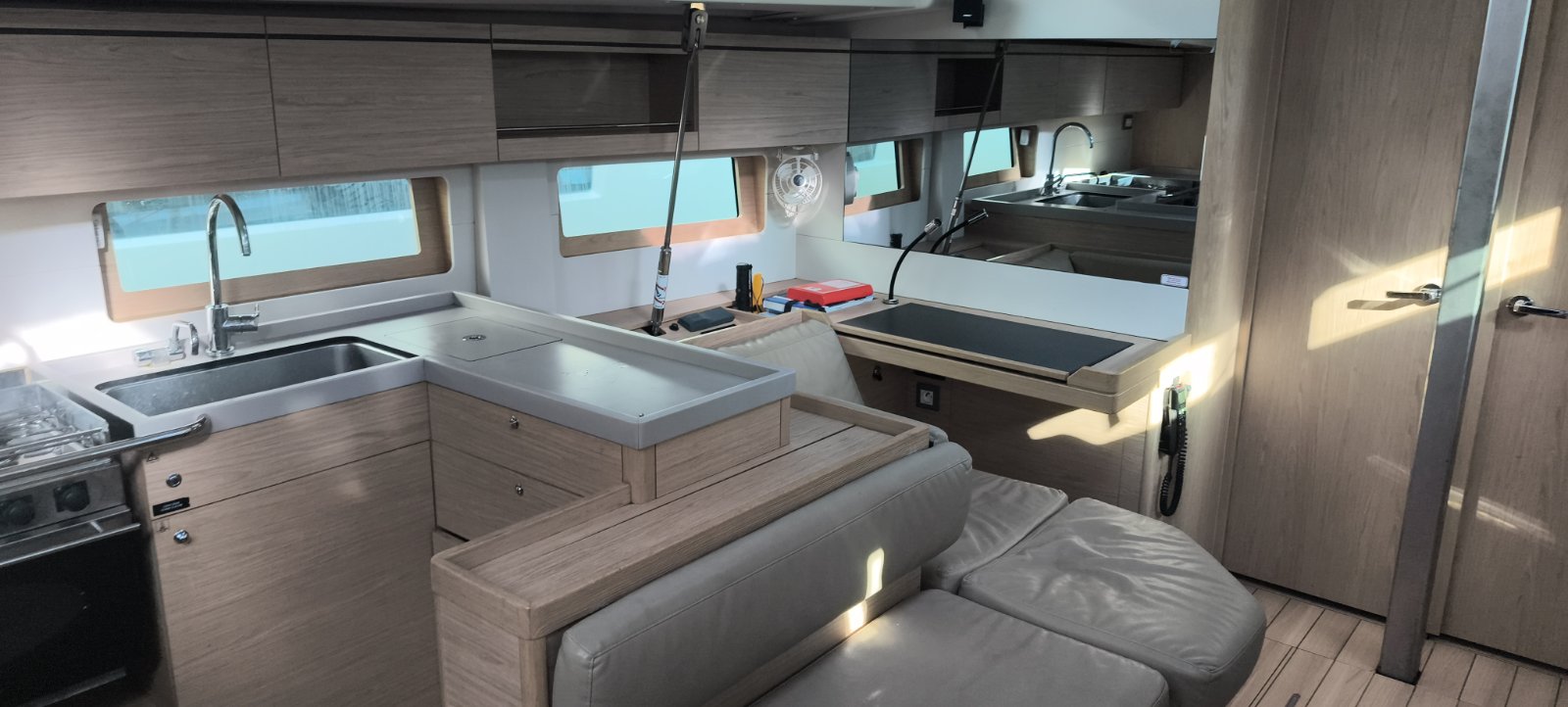 Oceanis 51.1 — photo 17