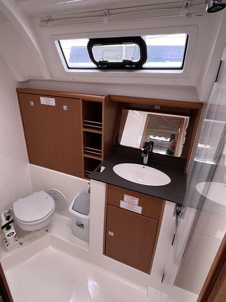 Bavaria Cruiser 41 — photo 12