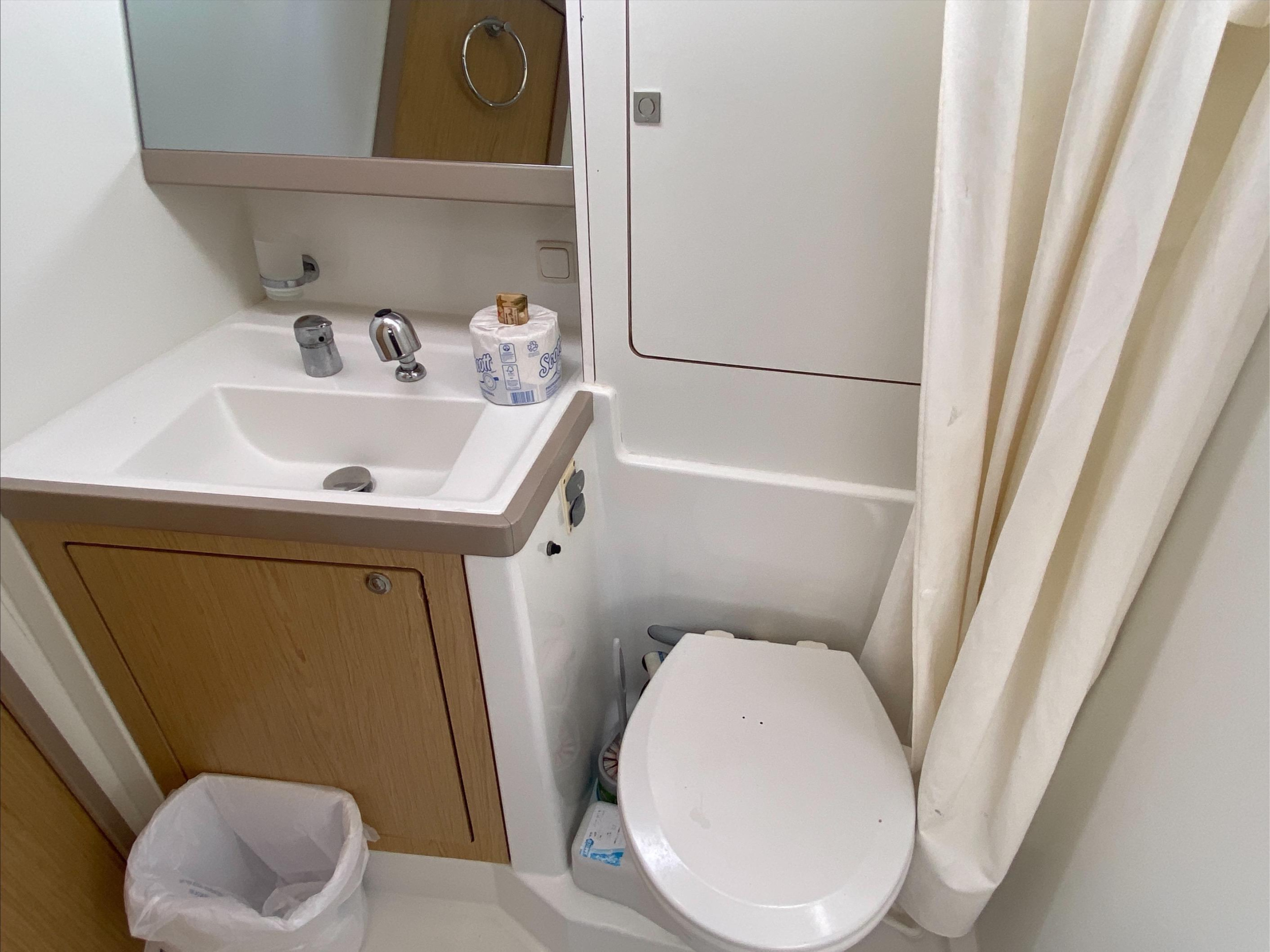 Beneteau Oceanis 48 (Owner's version) — photo 12