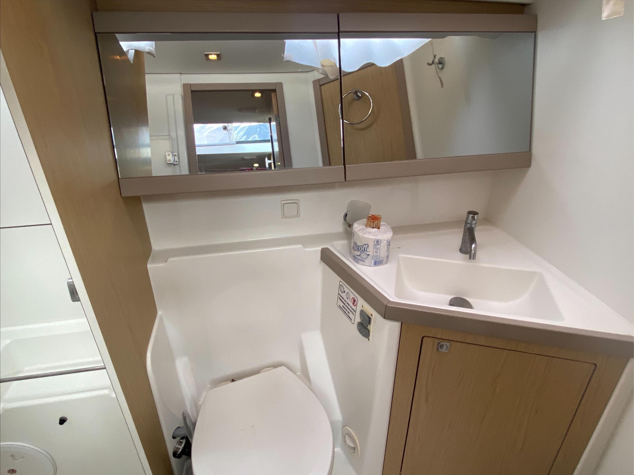 Beneteau Oceanis 48 (Owner's version) — photo 9