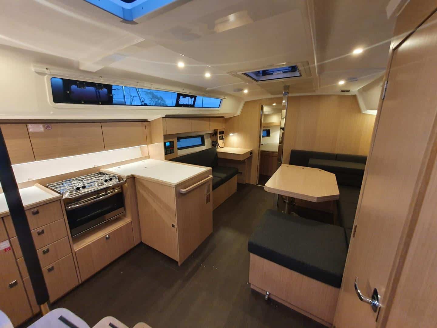Bavaria C42 — photo 23