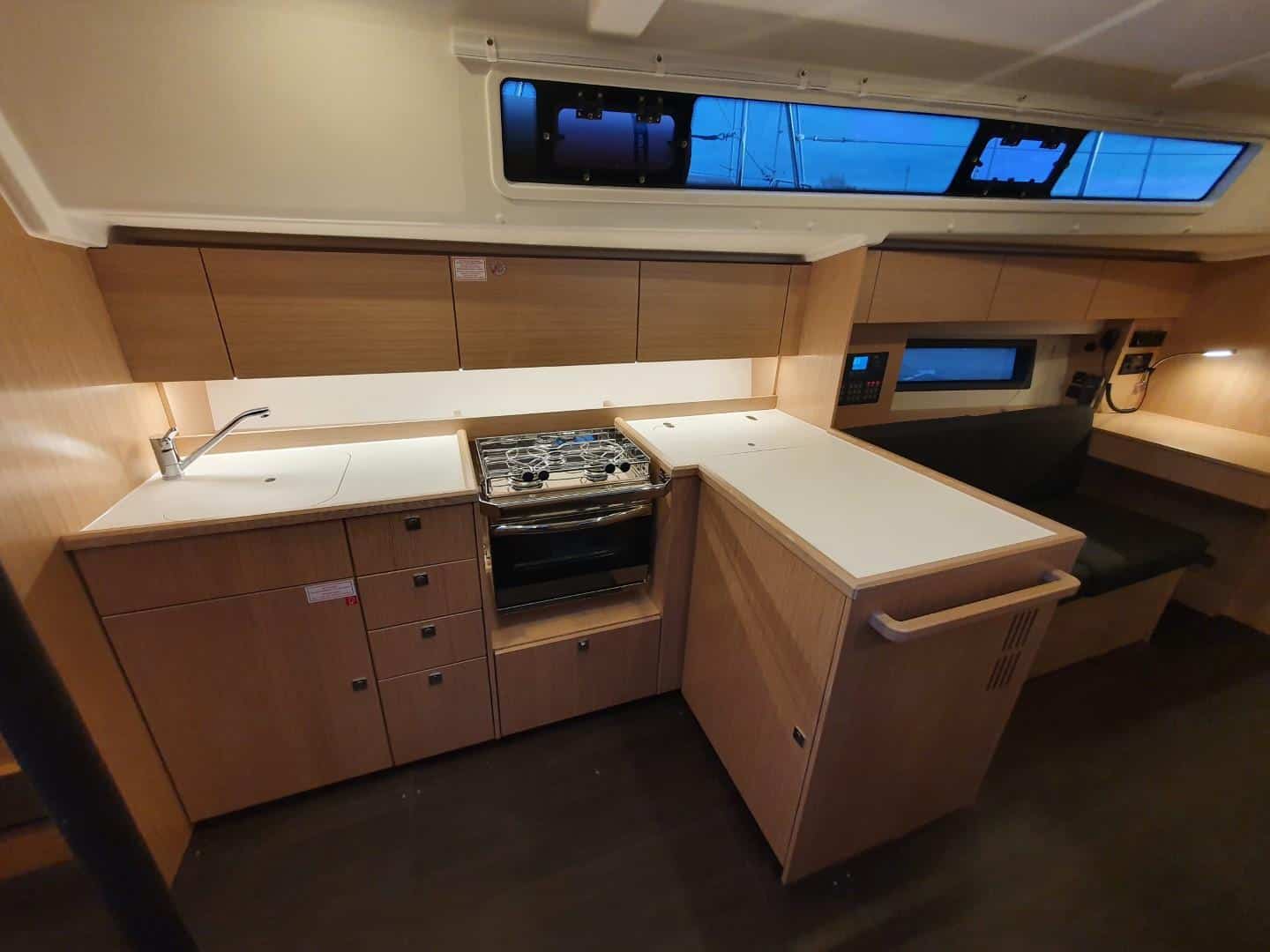 Bavaria C42 — photo 19