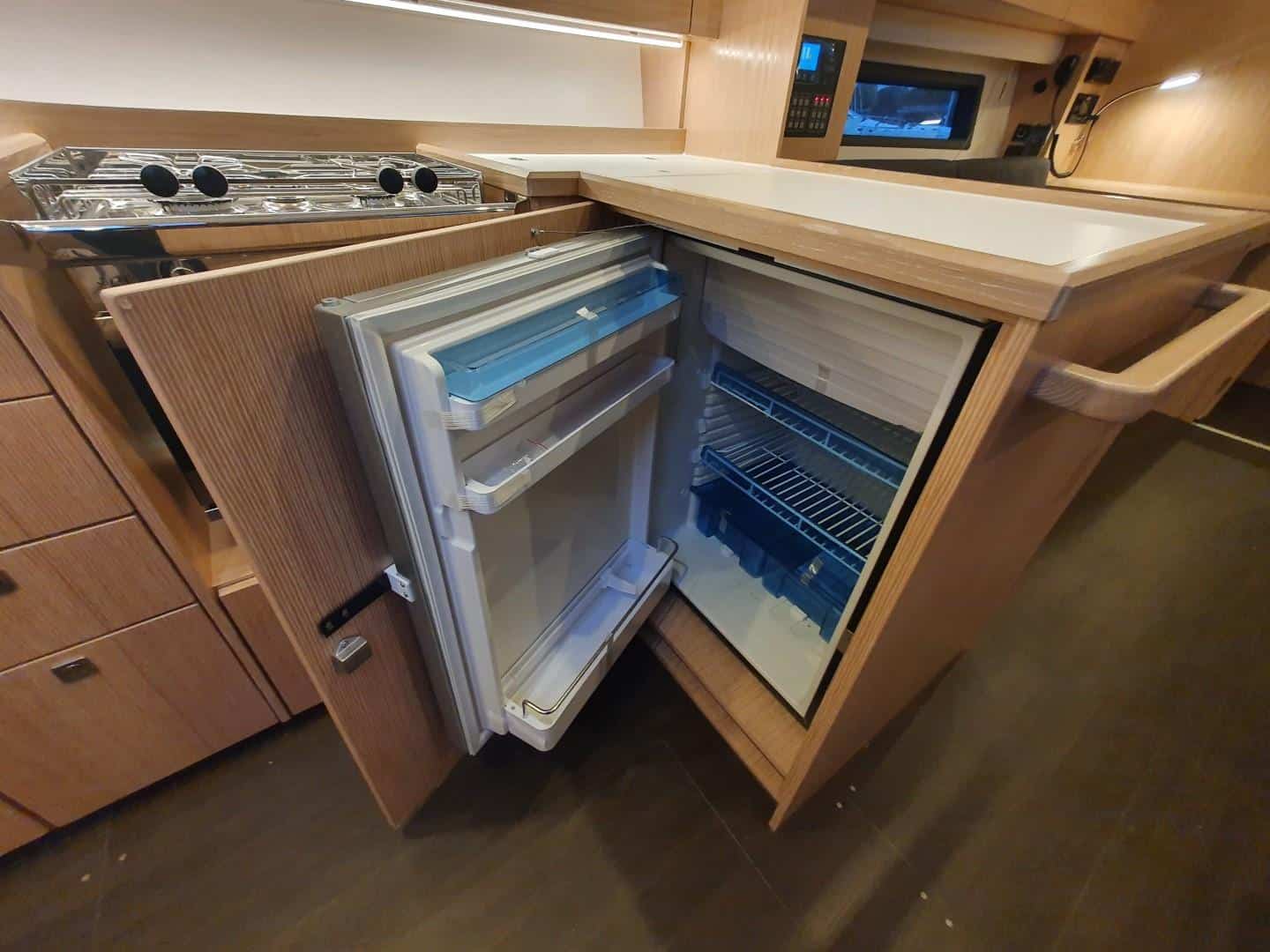 Bavaria C42 — photo 10