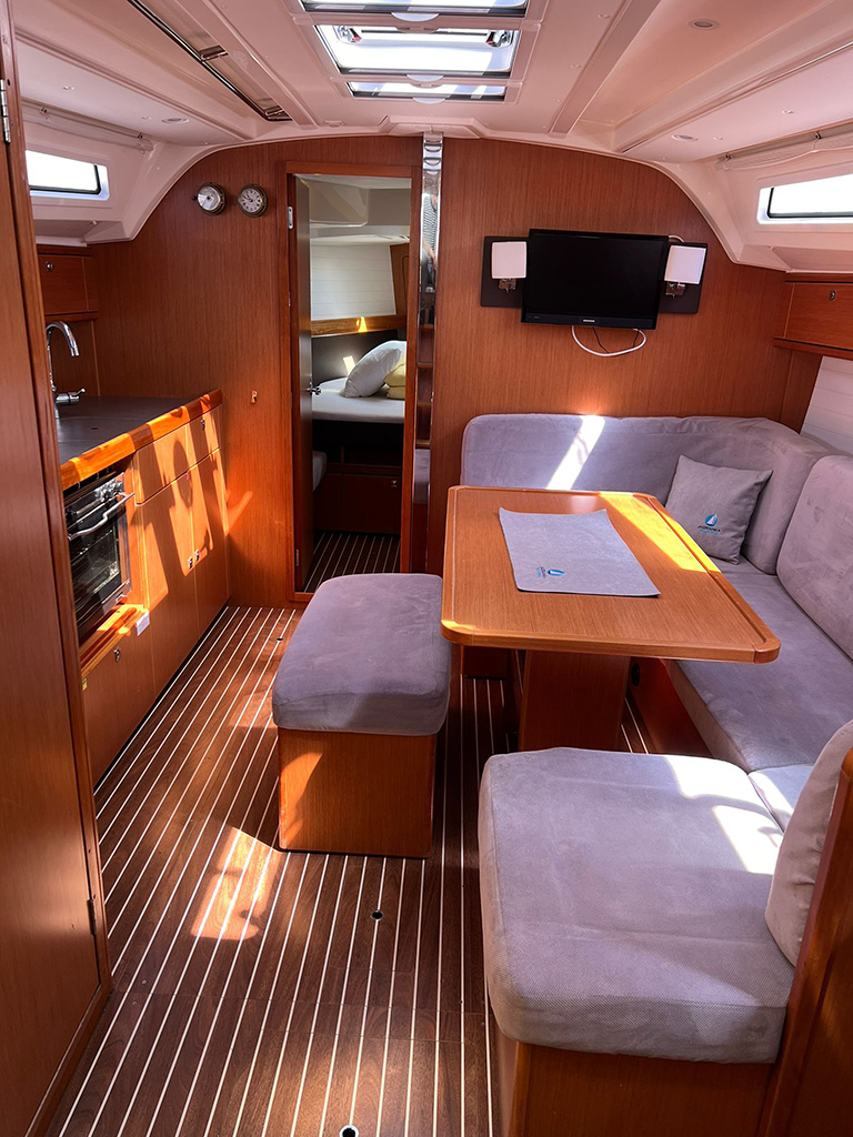 Bavaria Cruiser 41 — photo 29