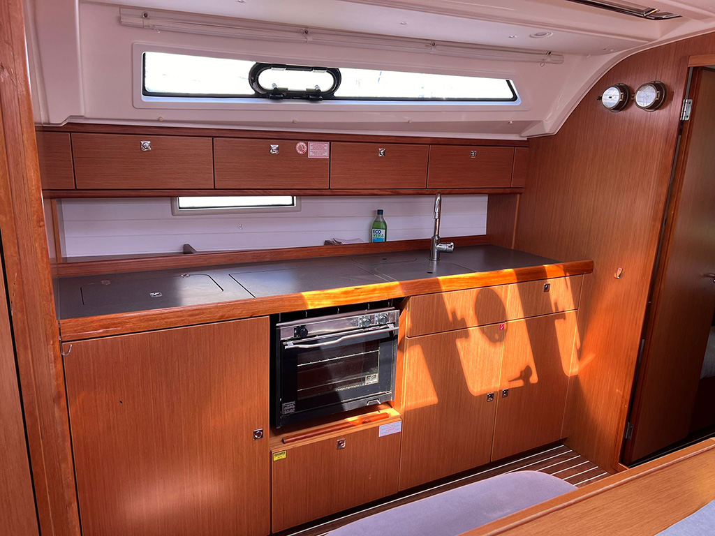 Bavaria Cruiser 41 — photo 32