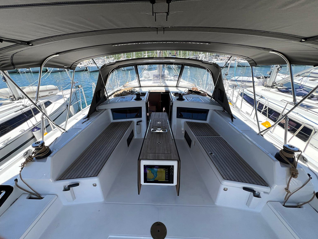 Dufour 470 - 5 cabins — photo 39
