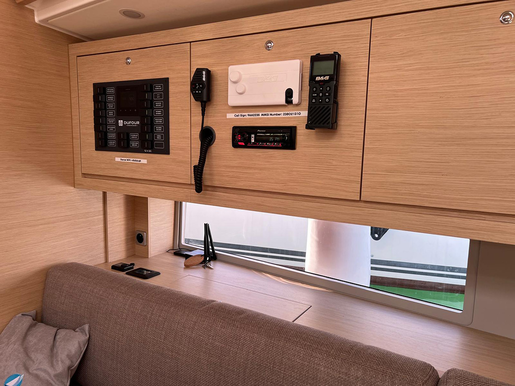 Dufour 470 - 5 cabins — photo 4