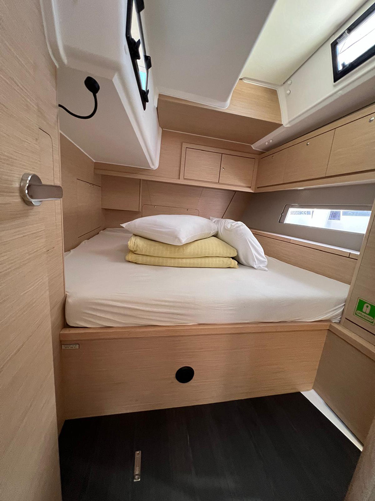 Dufour 470 - 5 cabins — photo 27