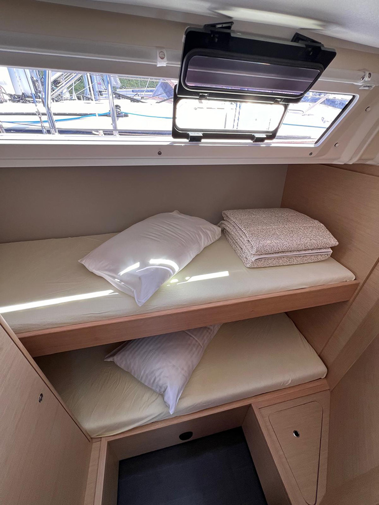 Dufour 470 - 5 cabins — photo 23