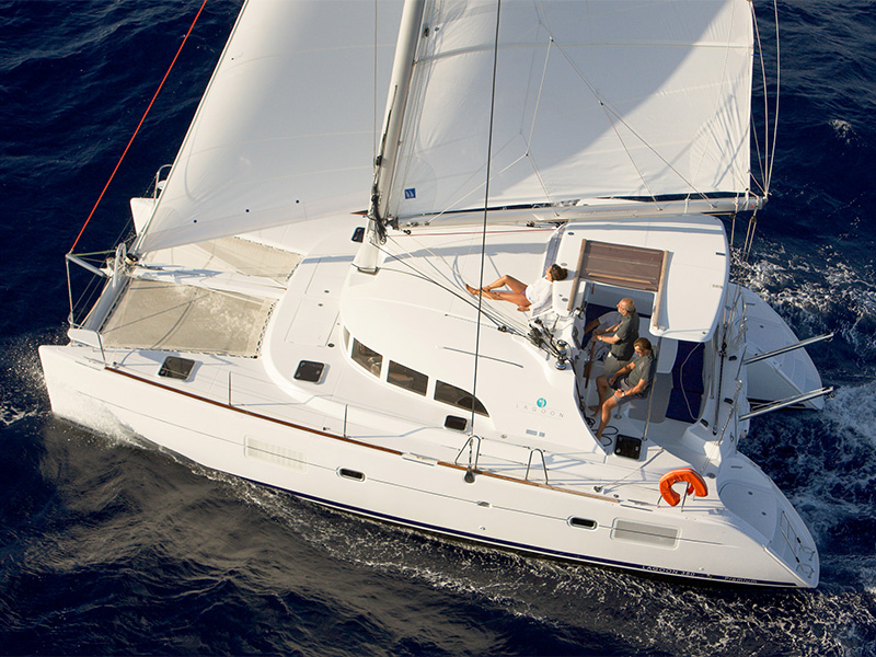 Lagoon 380 — photo 1