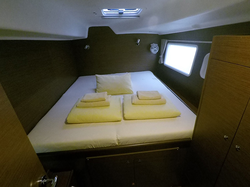 Lagoon 380 — photo 18