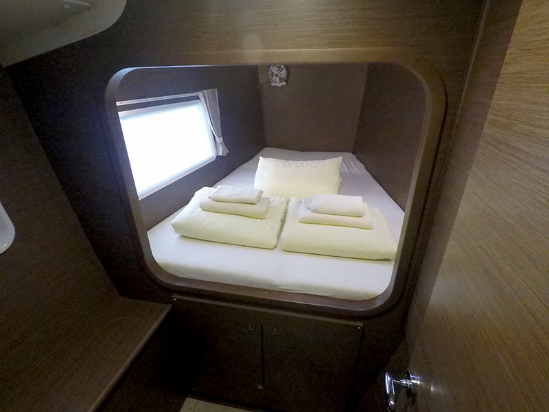 Lagoon 380 — photo 7