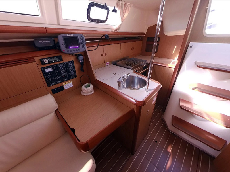 Sun Odyssey 32i — photo 8