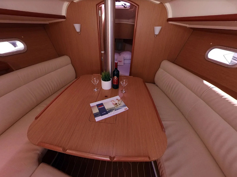 Sun Odyssey 32i — photo 2