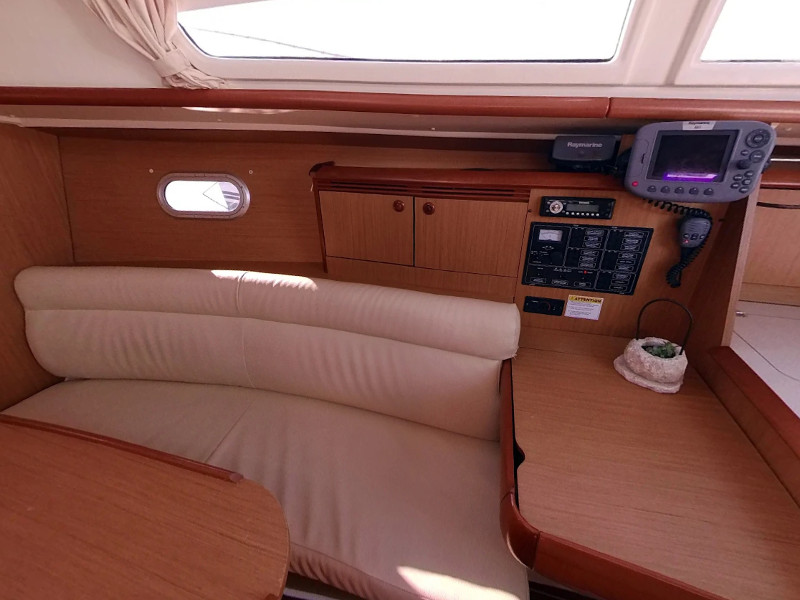 Sun Odyssey 32i — photo 9
