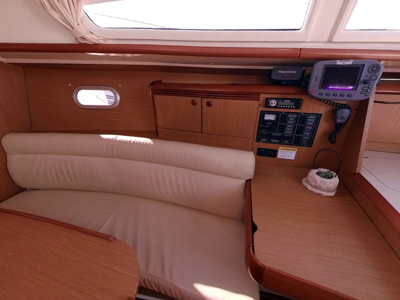 Sun Odyssey 32i — photo 5