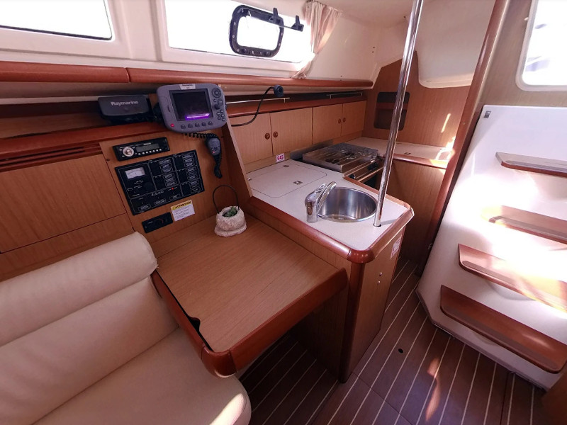 Sun Odyssey 32i — photo 7