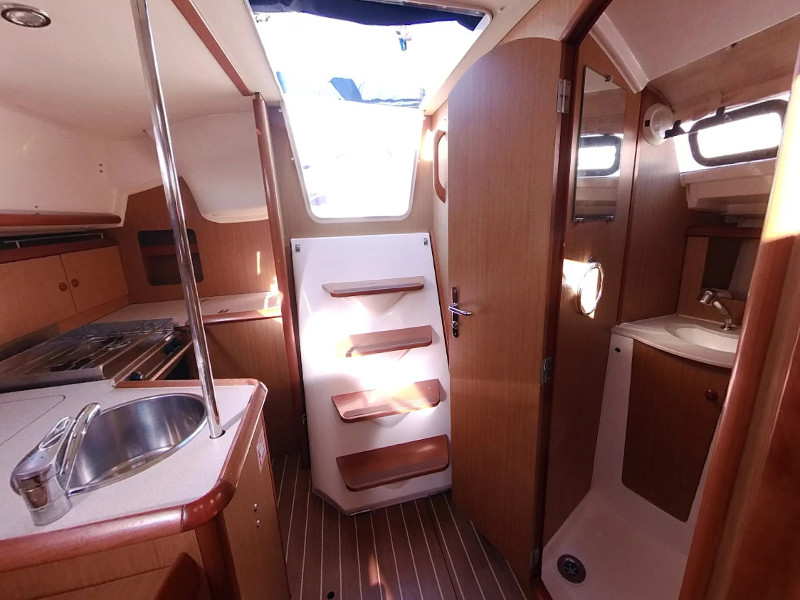 Sun Odyssey 32i — photo 8