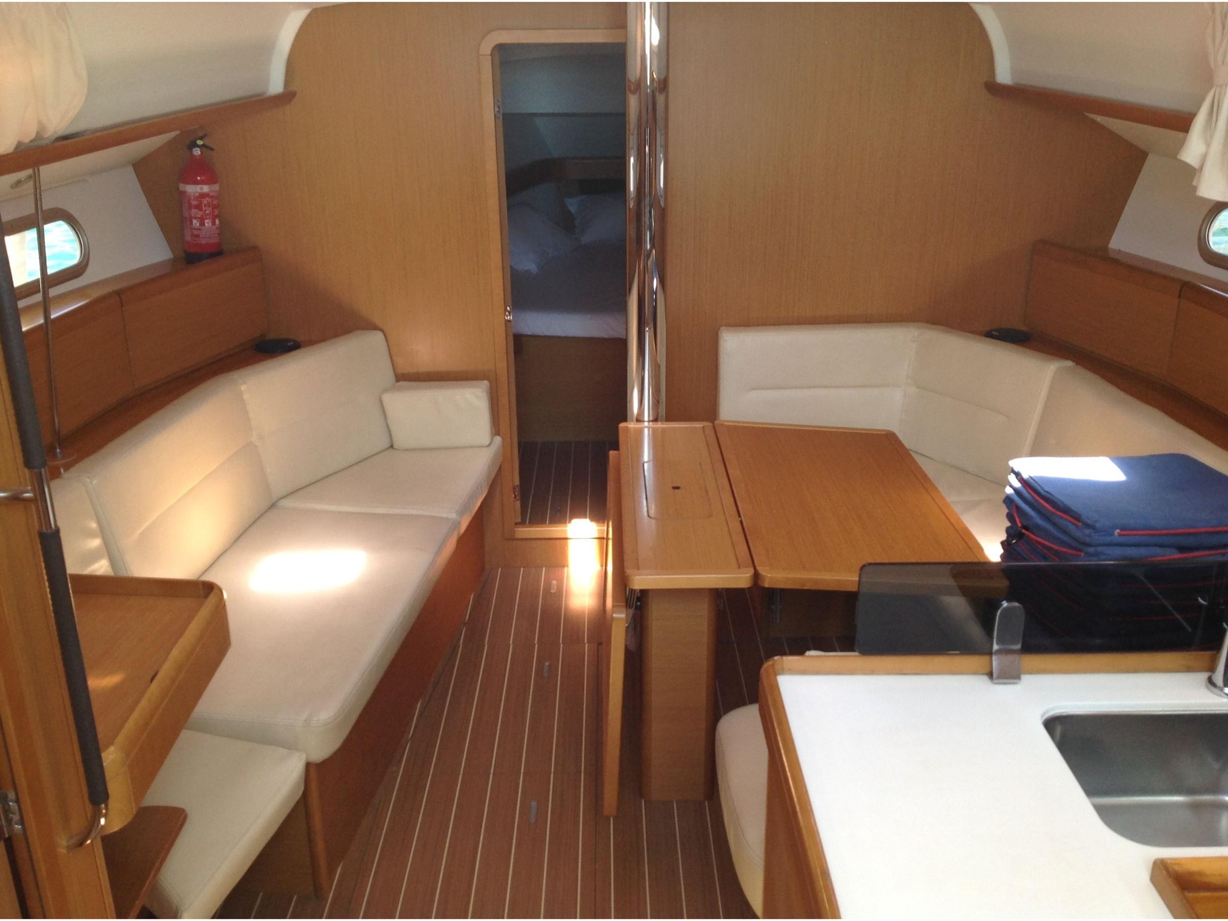 Sun Odyssey 42i — photo 3