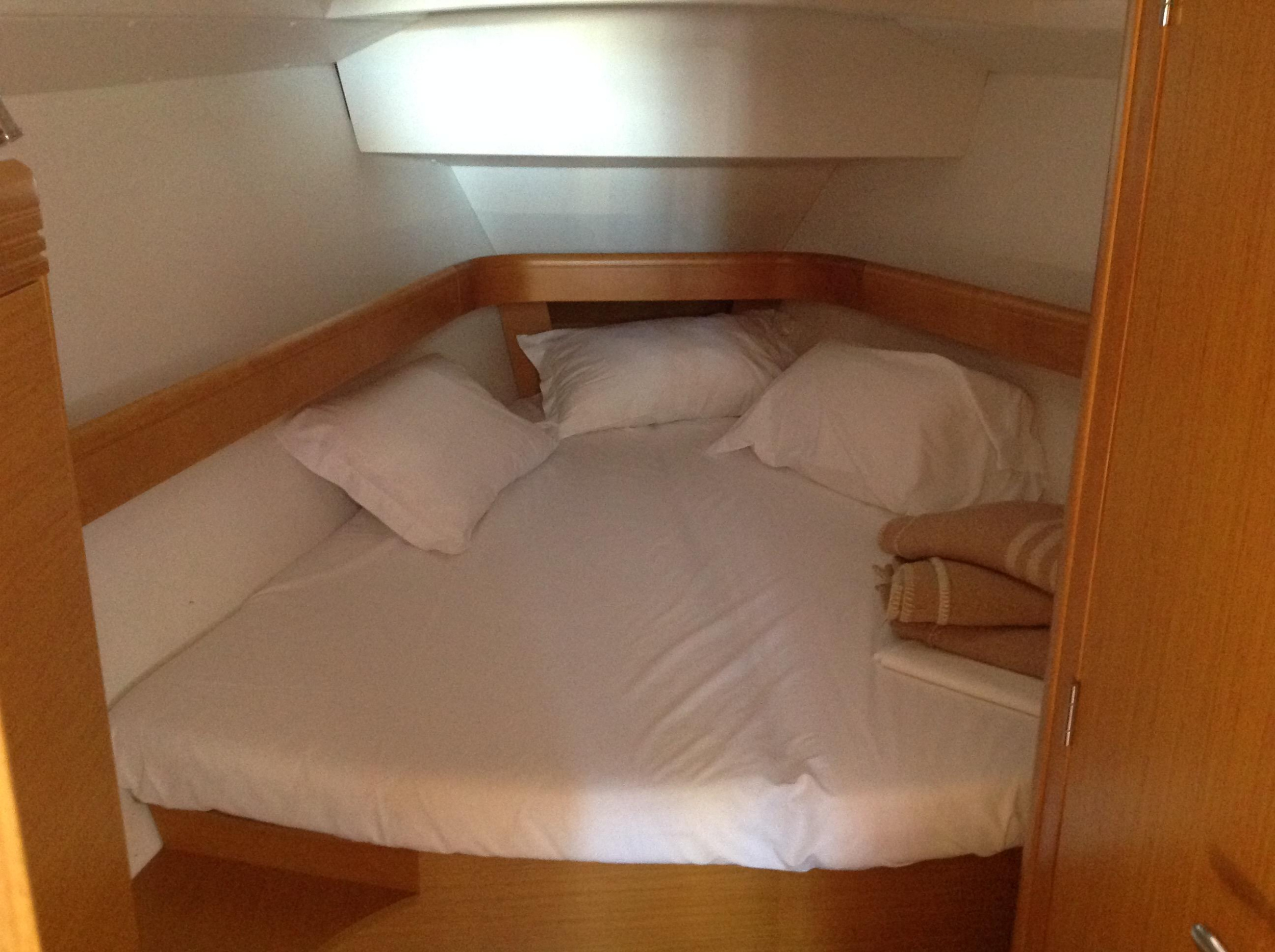 Sun Odyssey 42i — photo 2