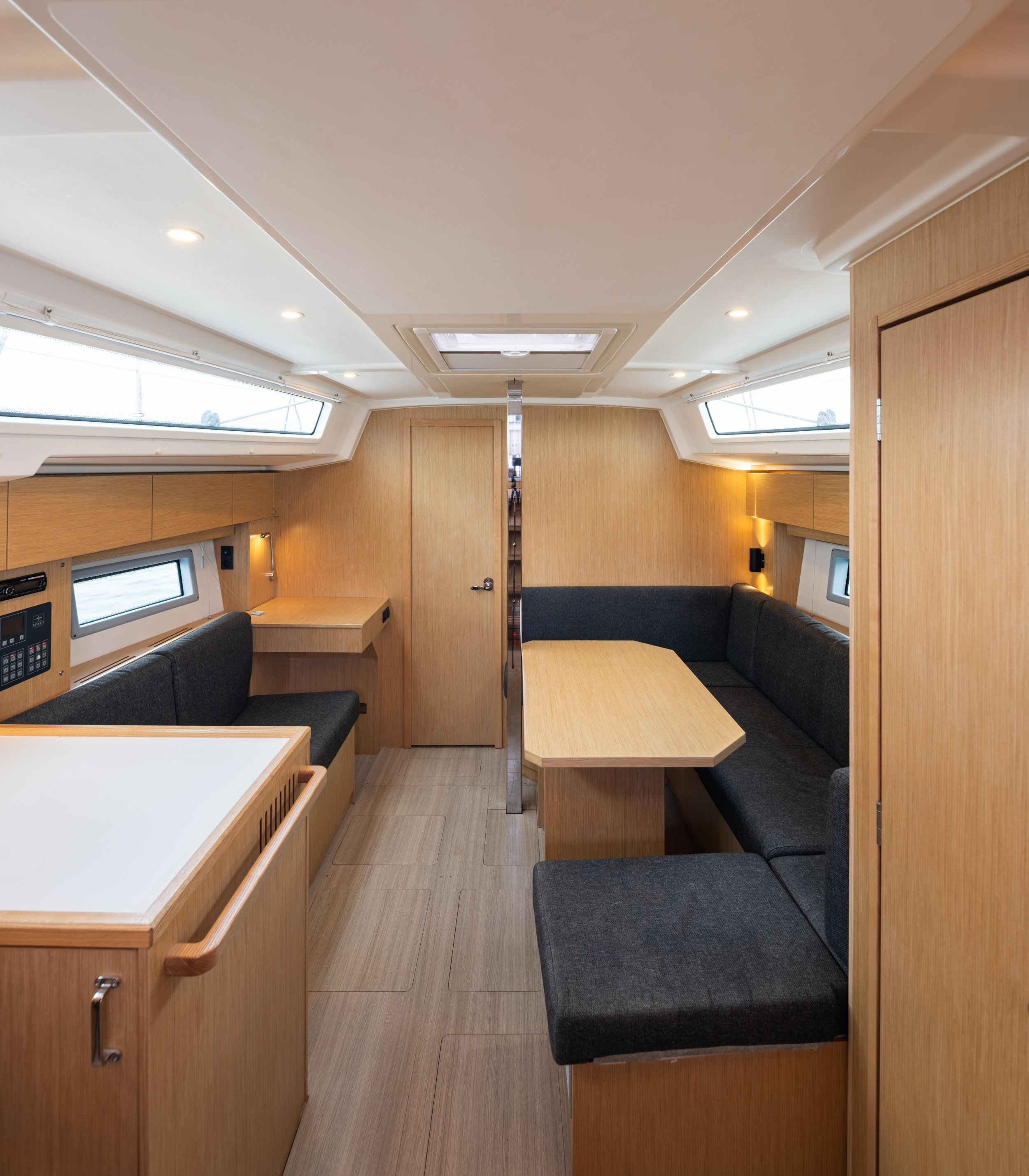 Bavaria C38 — photo 10