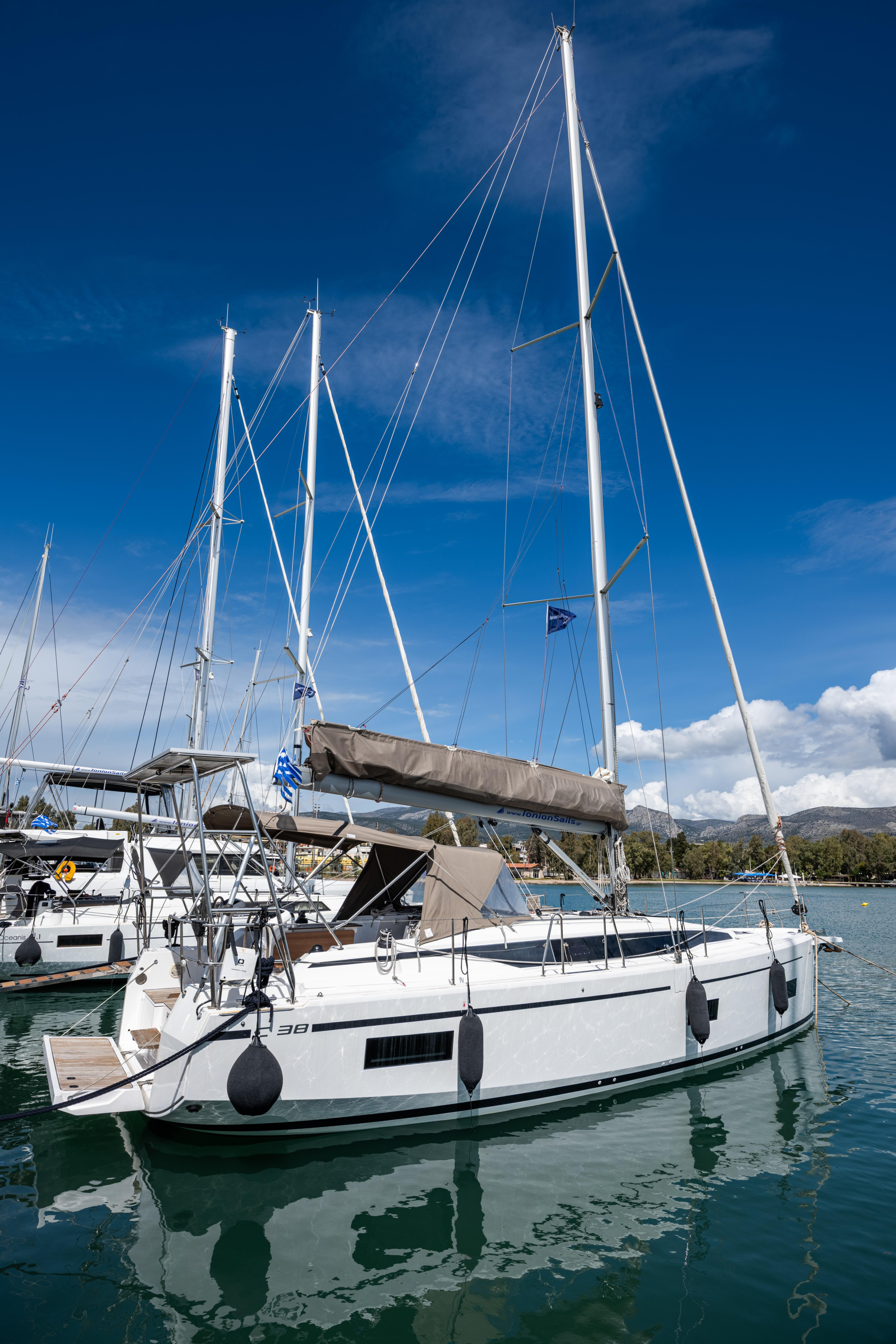 Bavaria C38 — photo 18