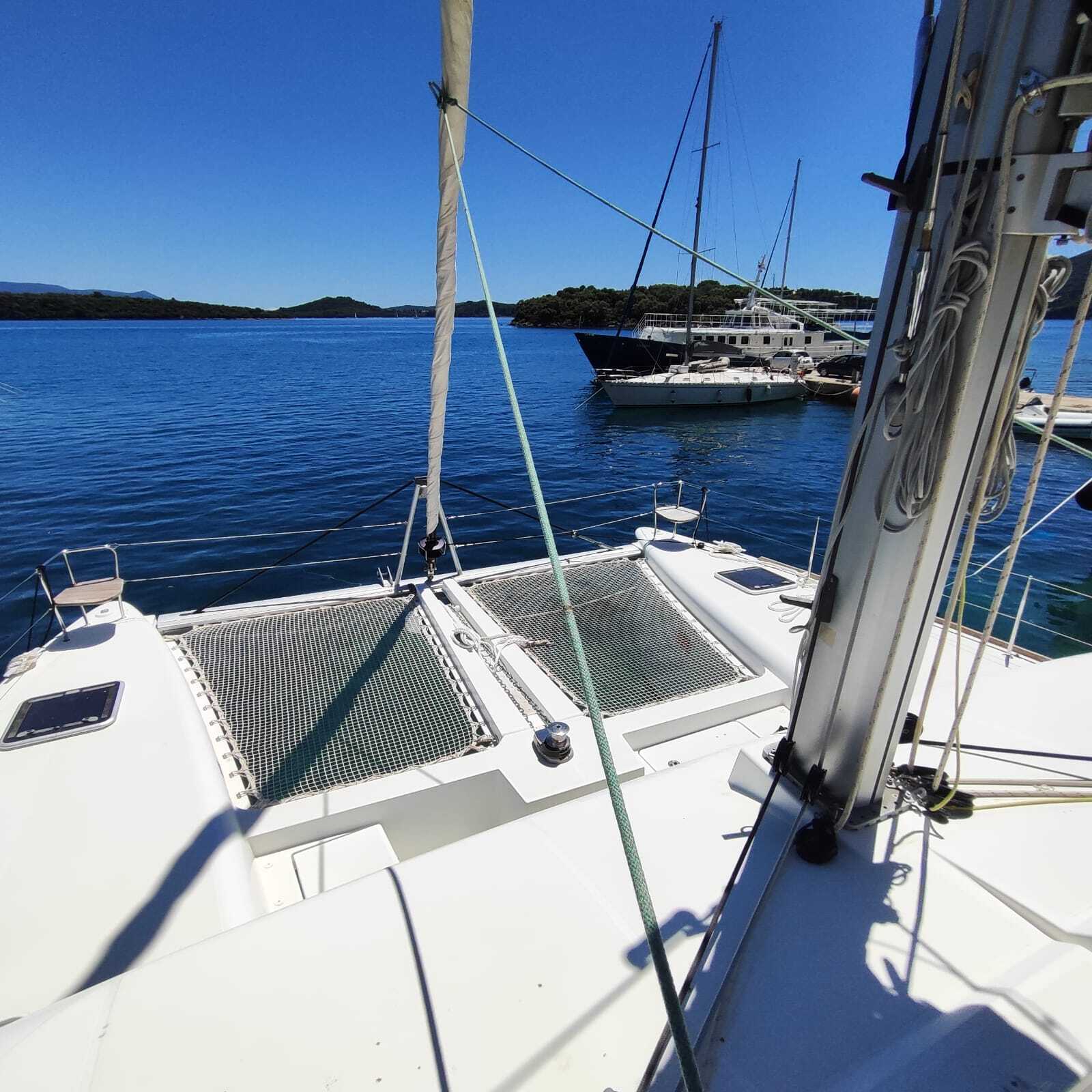 Lagoon 450 Fly — photo 3