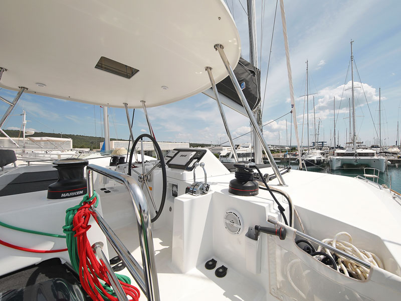 Lagoon 450 F — photo 26