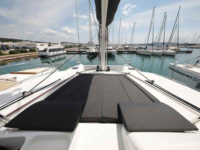 Lagoon 450 F — photo 11