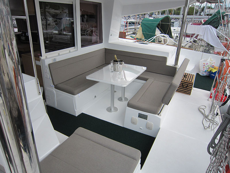 Lagoon 400 S2 — photo 3