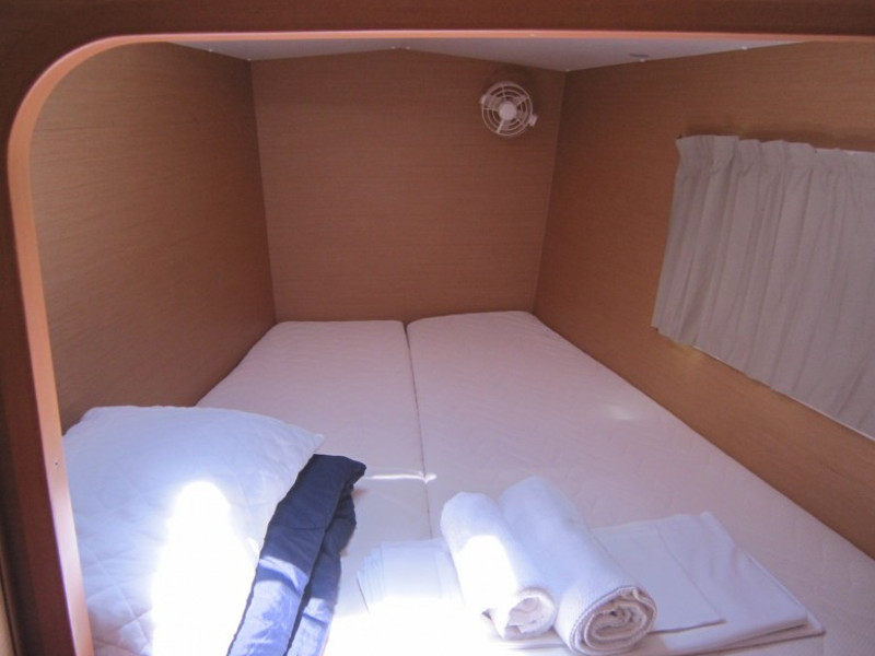 Lagoon 380 — photo 10