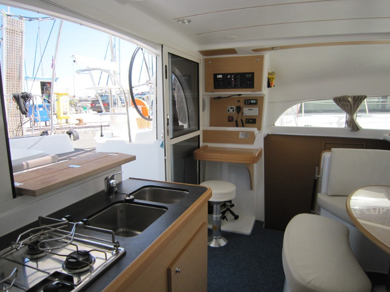 Lagoon 380 — photo 11