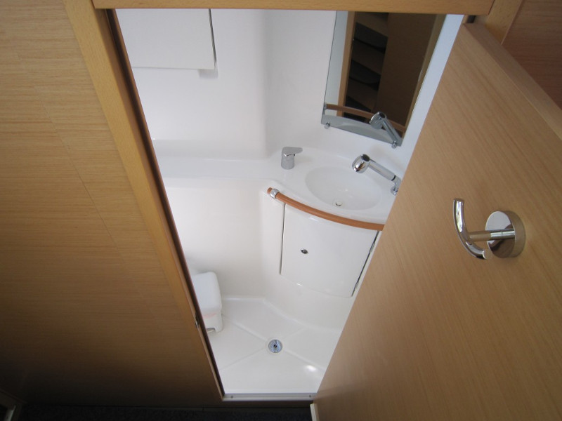 Lagoon 380 — photo 13