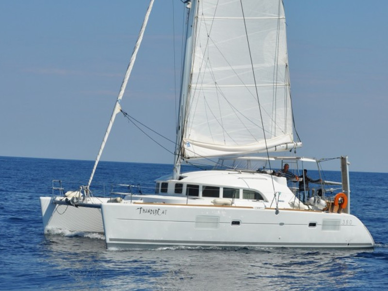 Lagoon 380 — photo 1