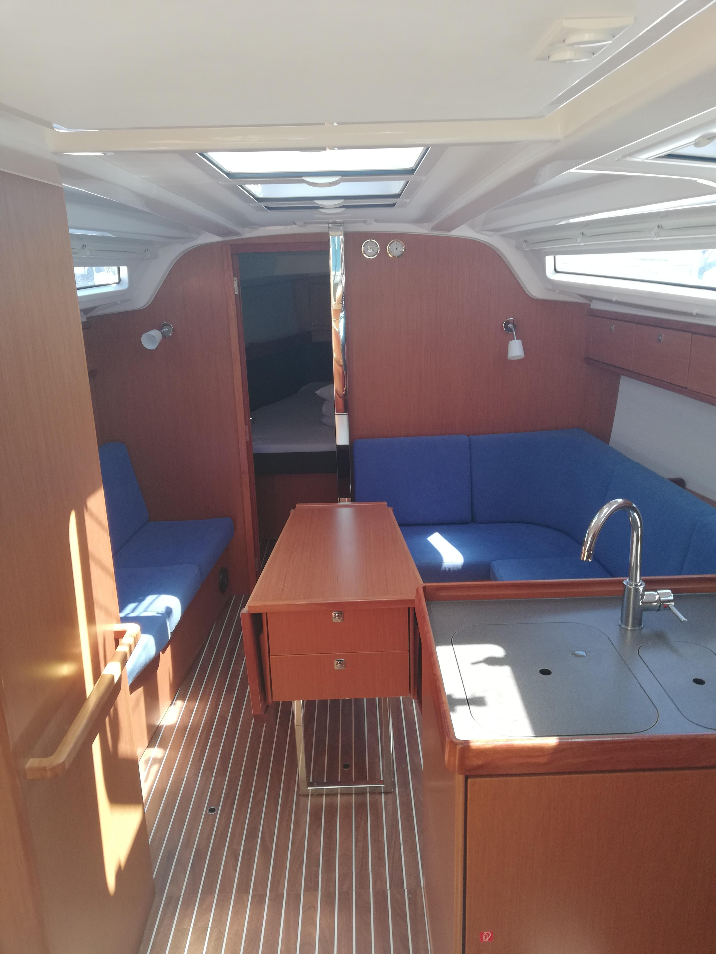 Bavaria Cruiser 37 — photo 11