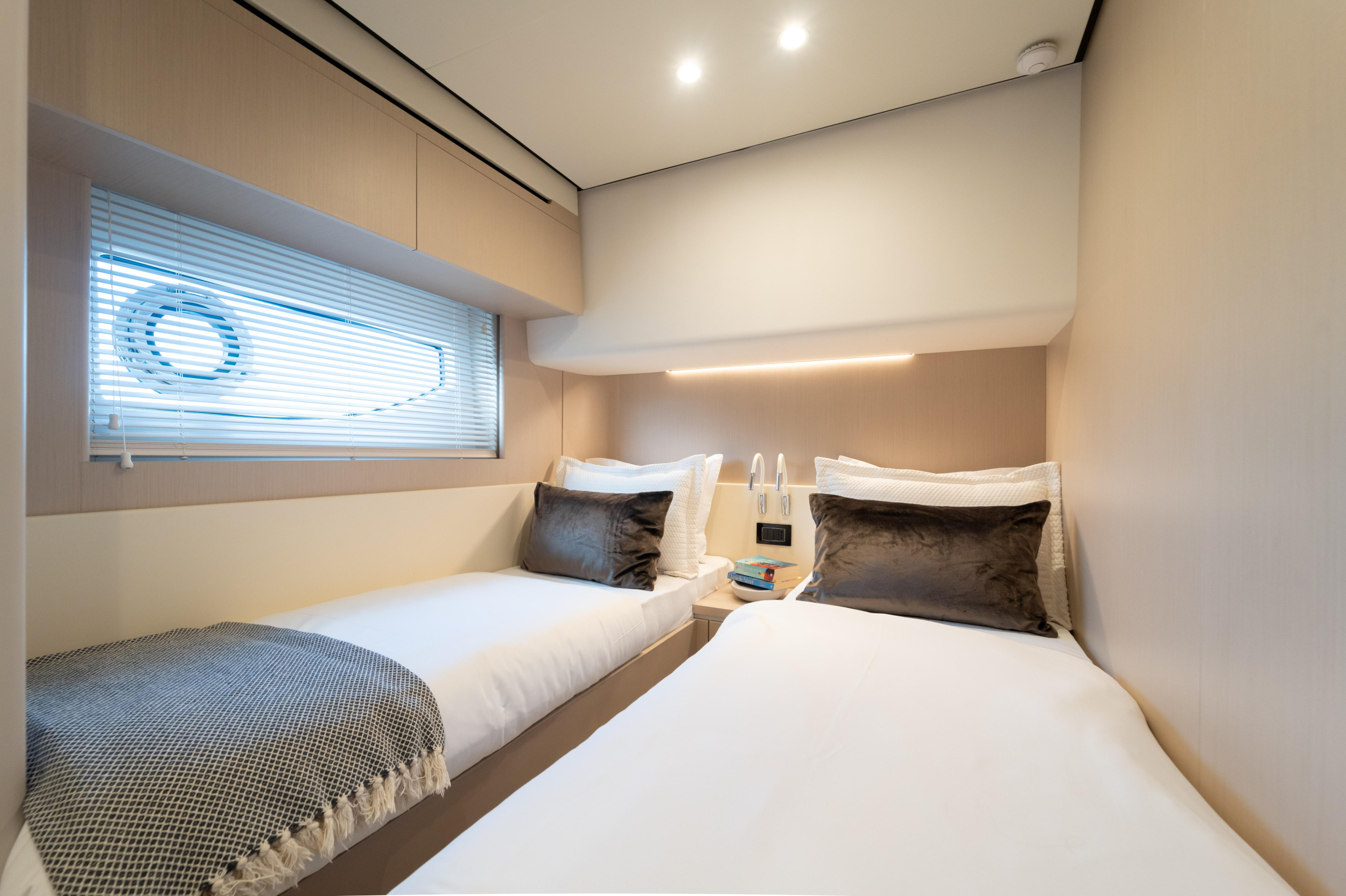 Azimut 68 Fly — photo 41