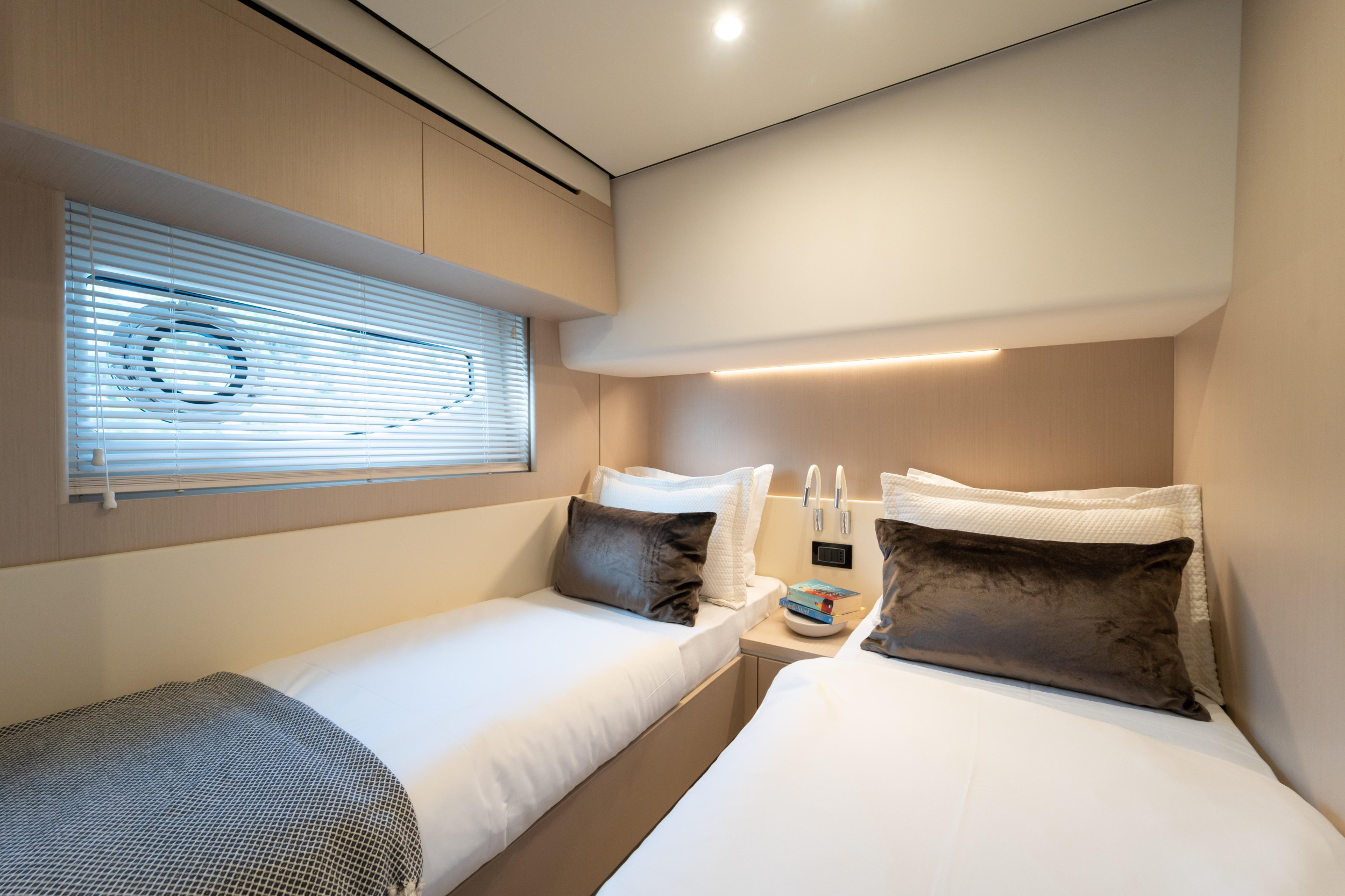 Azimut 68 Fly — photo 33