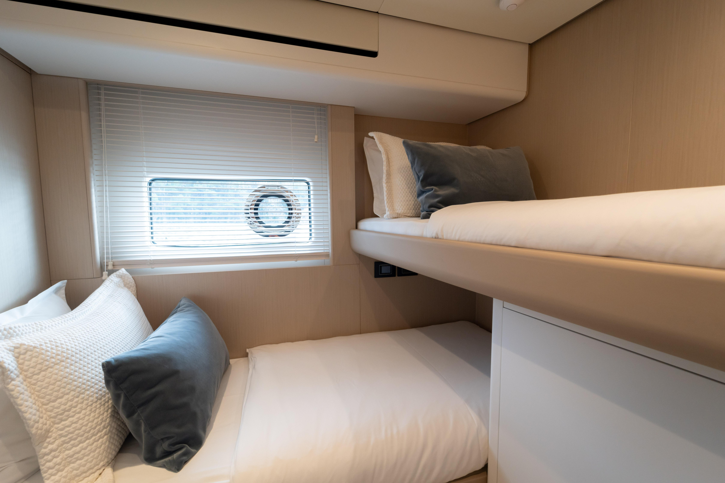 Azimut 68 Fly — photo 21