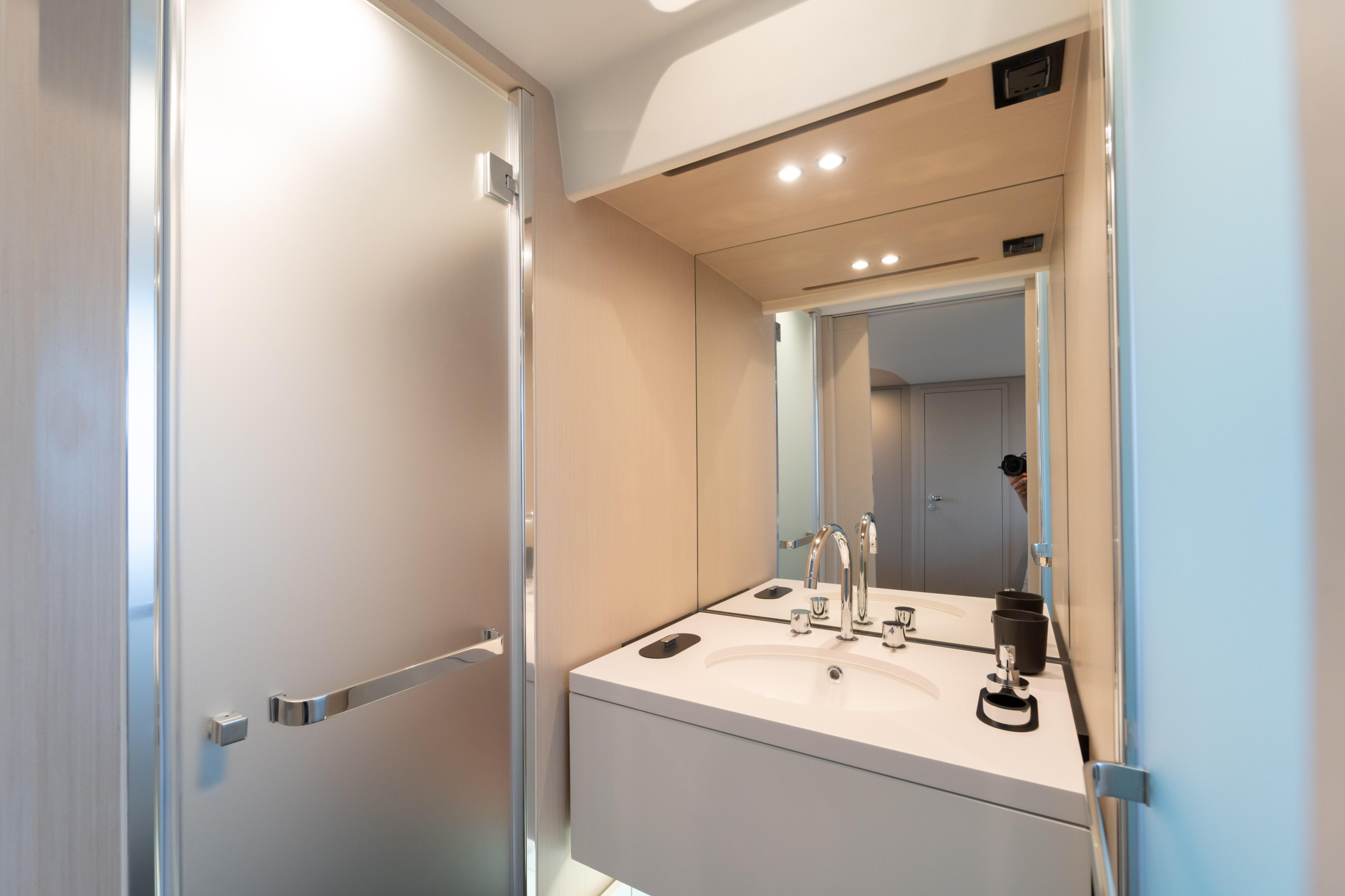 Azimut 68 Fly — photo 8