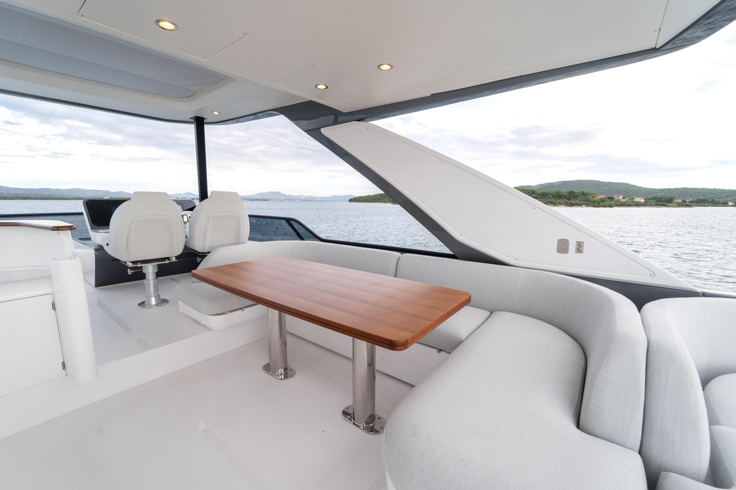 Azimut 68 Fly — photo 52