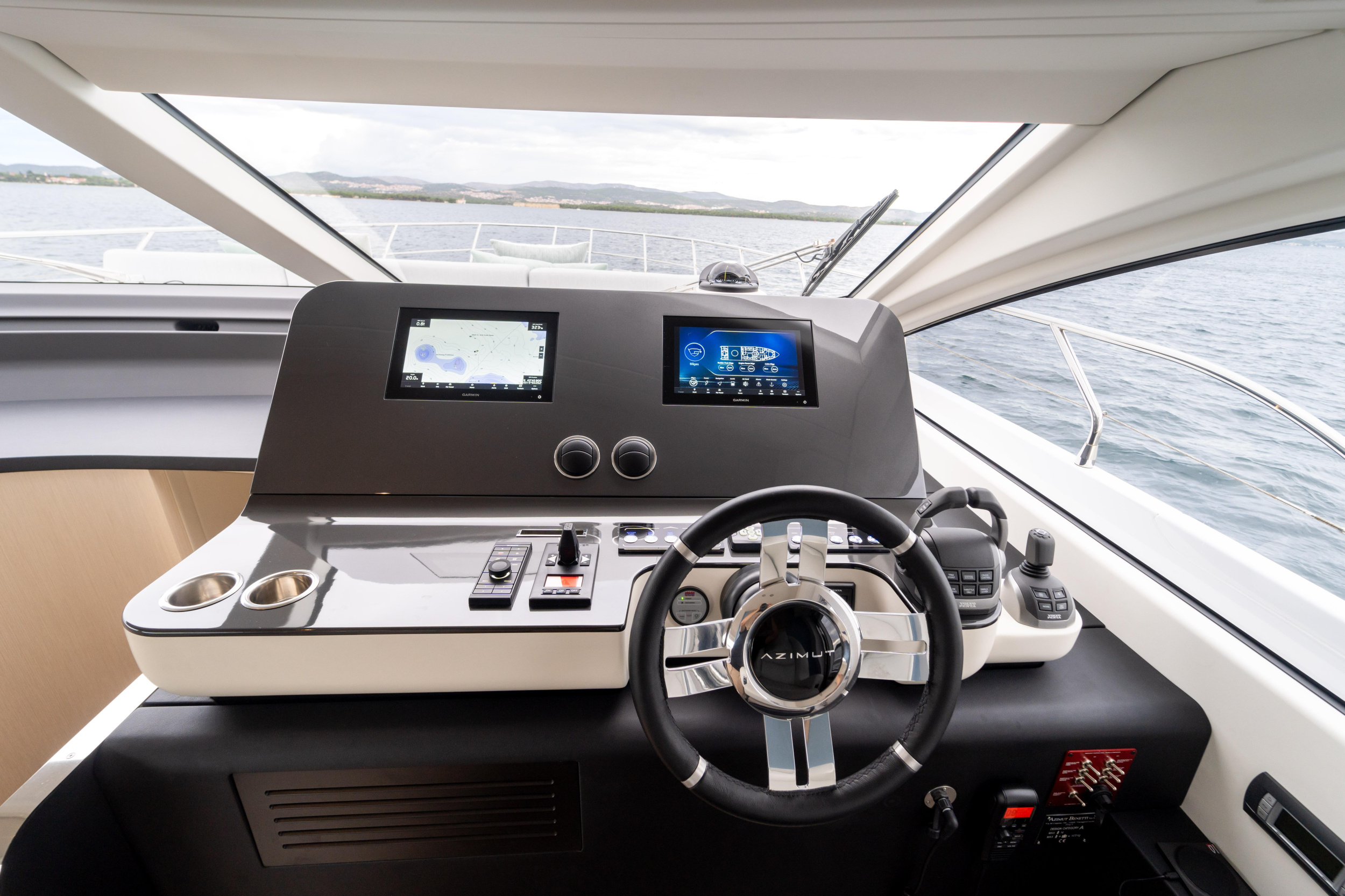 Azimut 68 Fly — photo 48