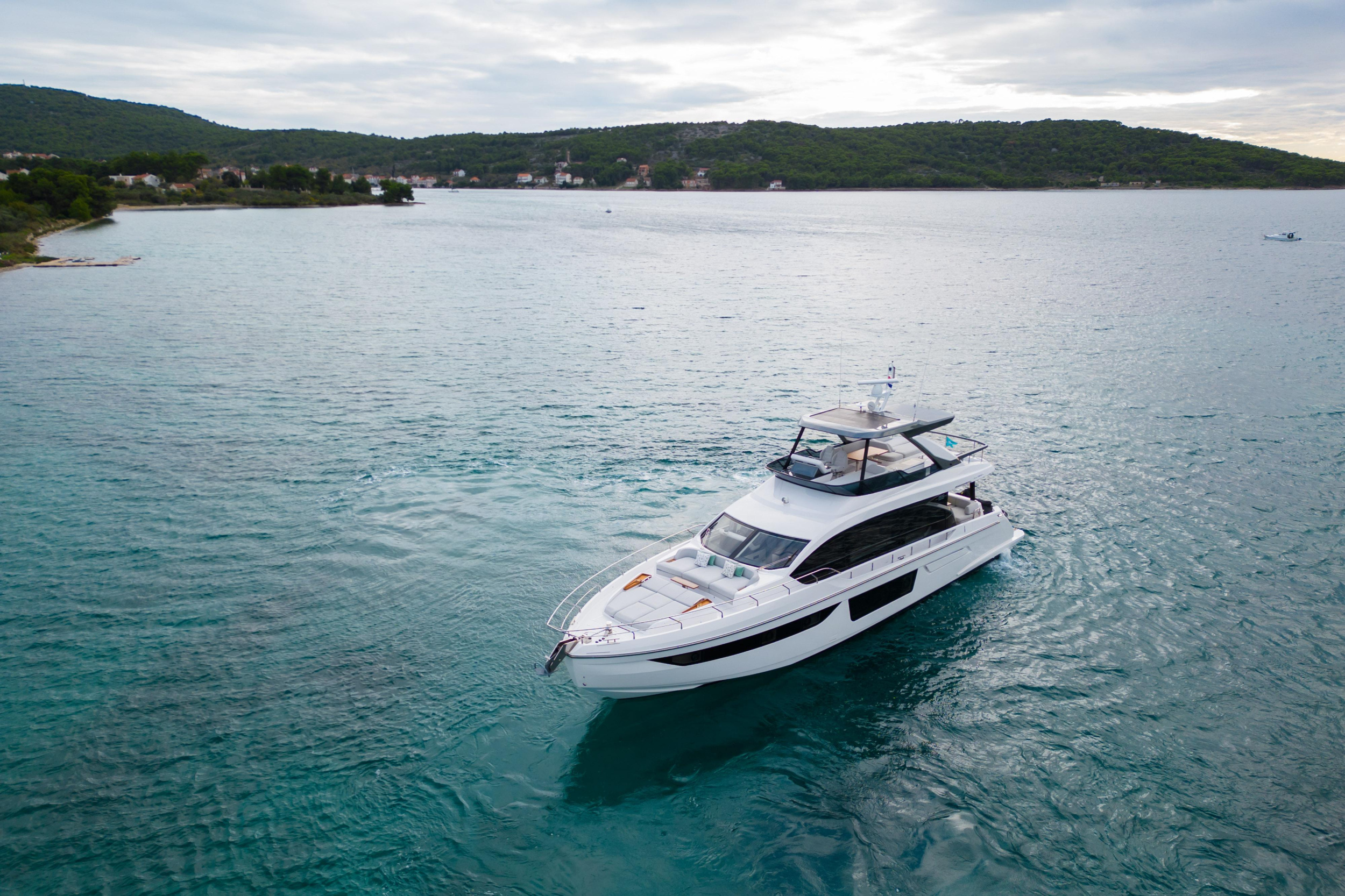 Azimut 68 Fly — photo 5