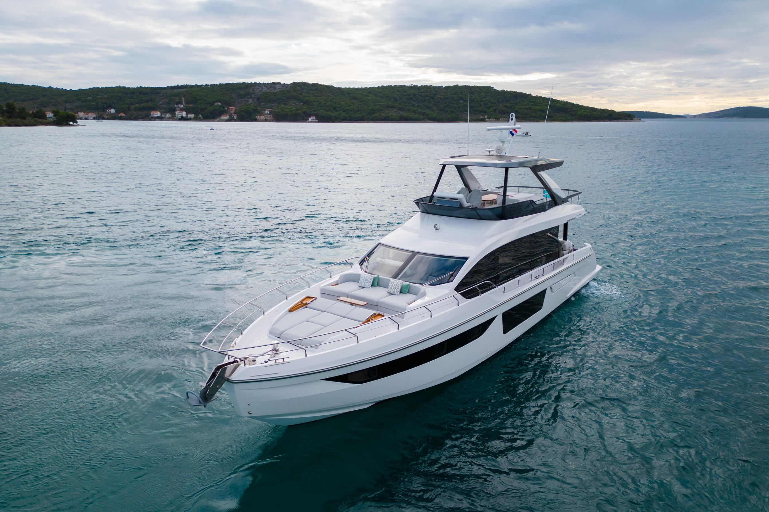 Azimut 68 Fly — photo 40