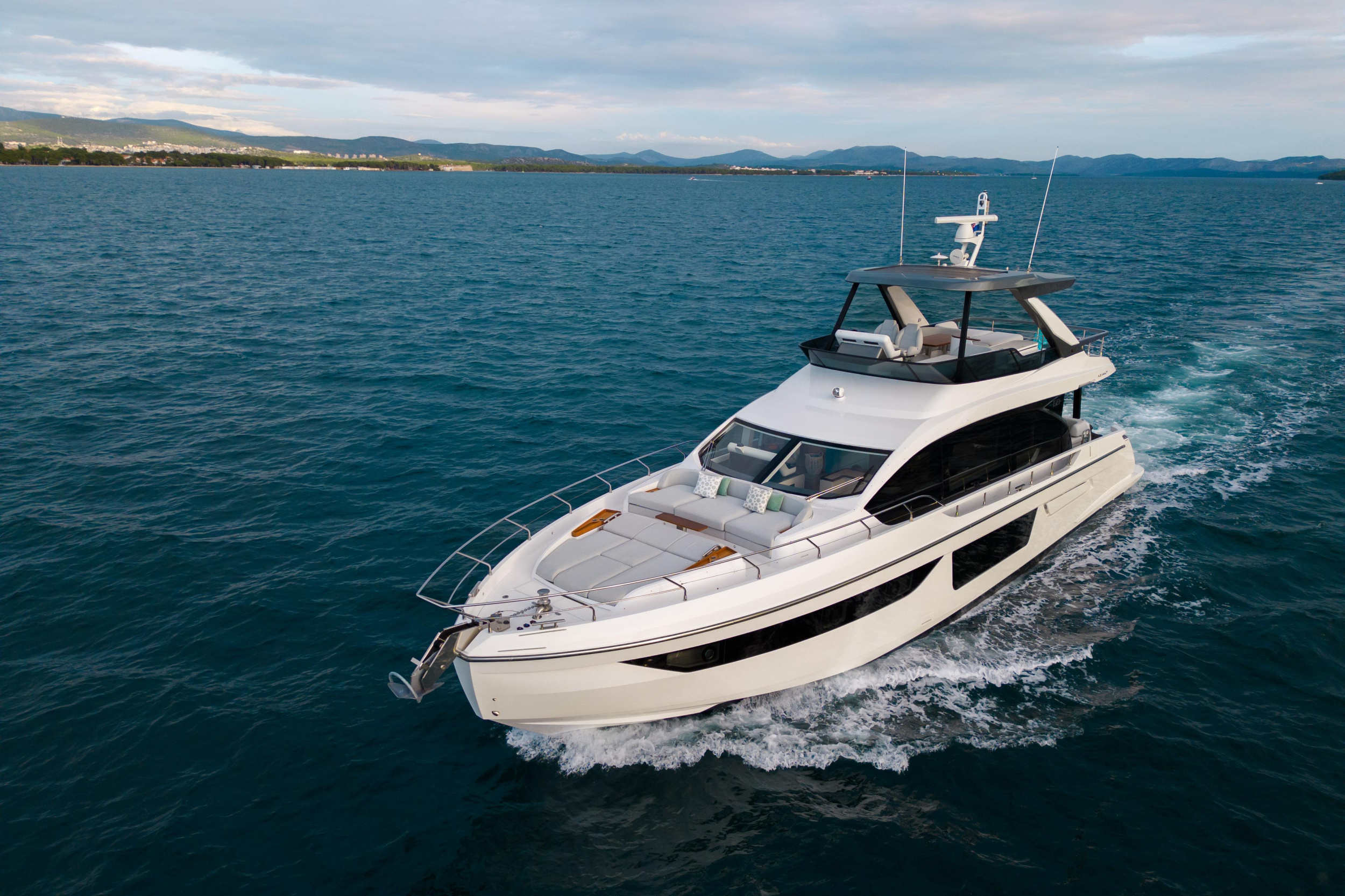 Azimut 68 Fly — photo 25
